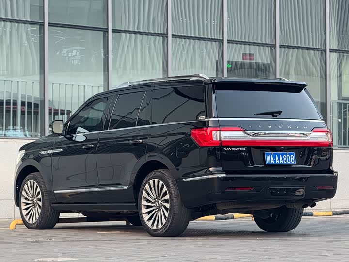 Фото 4 - Lincoln Navigator
