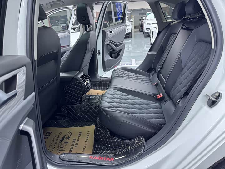 Фото 16 - Volkswagen Sagitar L