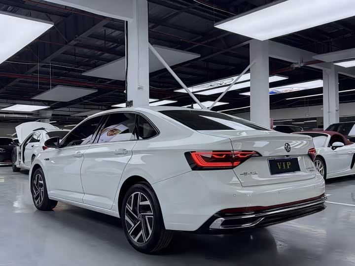 Фото 17 - Volkswagen Sagitar L