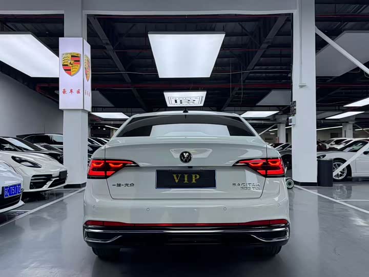 Фото 18 - Volkswagen Sagitar L