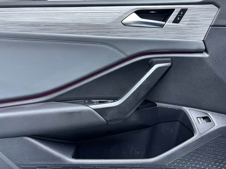 Фото 5 - Volkswagen Sagitar L