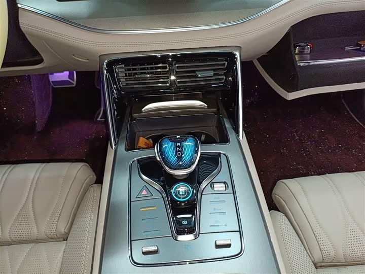 Фото 14 - BYD Tang Hybrid/EV