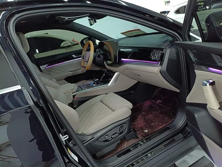 Фото 25 - BYD Tang Hybrid/EV