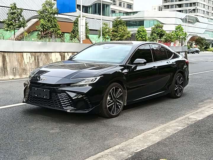 Фото 1 - Toyota Camry