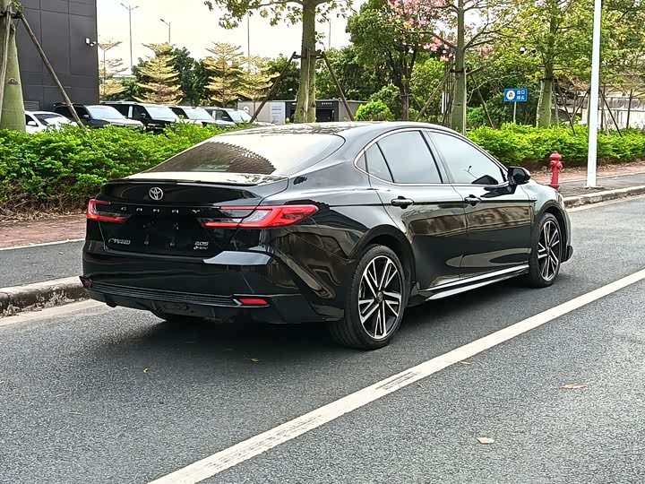 Фото 3 - Toyota Camry