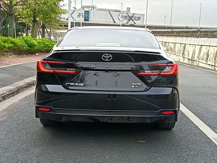 Фото 4 - Toyota Camry
