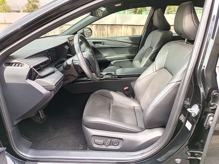 Фото 5 - Toyota Camry