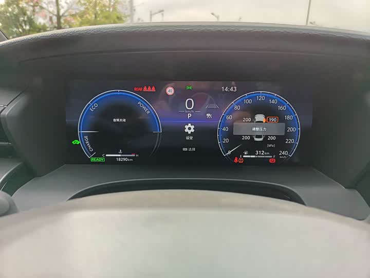 Фото 8 - Toyota Camry