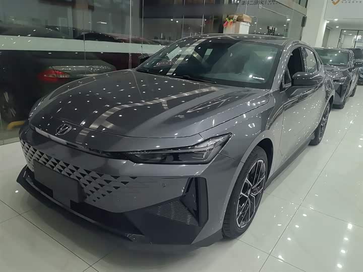 Фото 1 - Changan UNI-V Hybrid