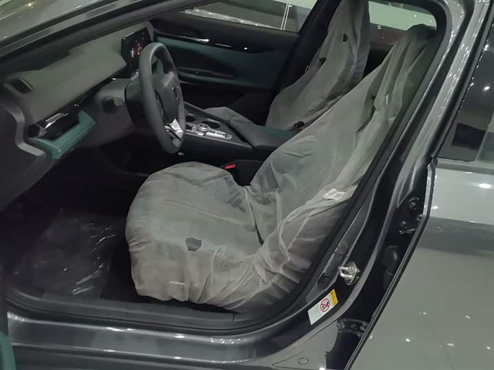 Фото 15 - Changan UNI-V Hybrid