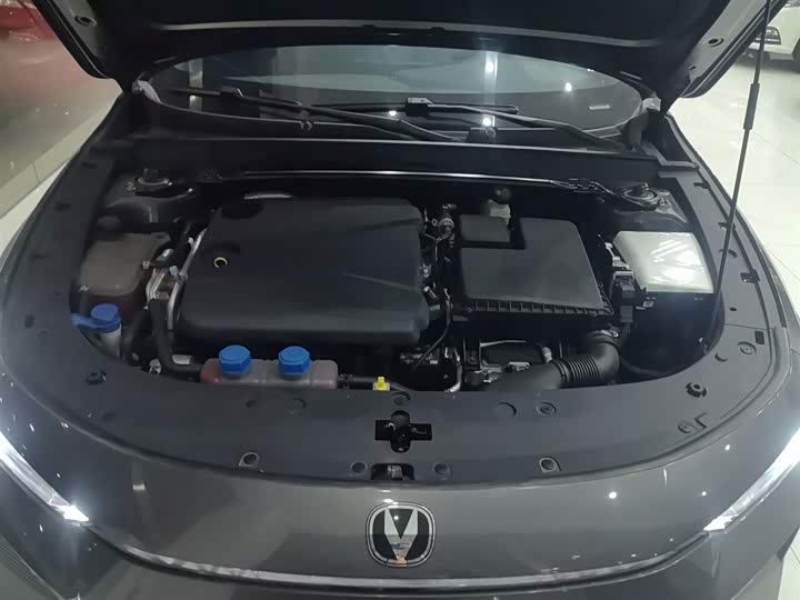 Фото 20 - Changan UNI-V Hybrid