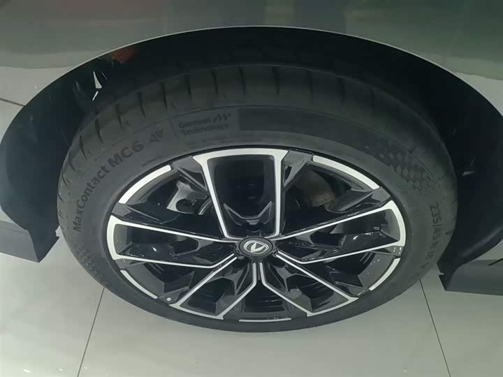 Фото 26 - Changan UNI-V Hybrid