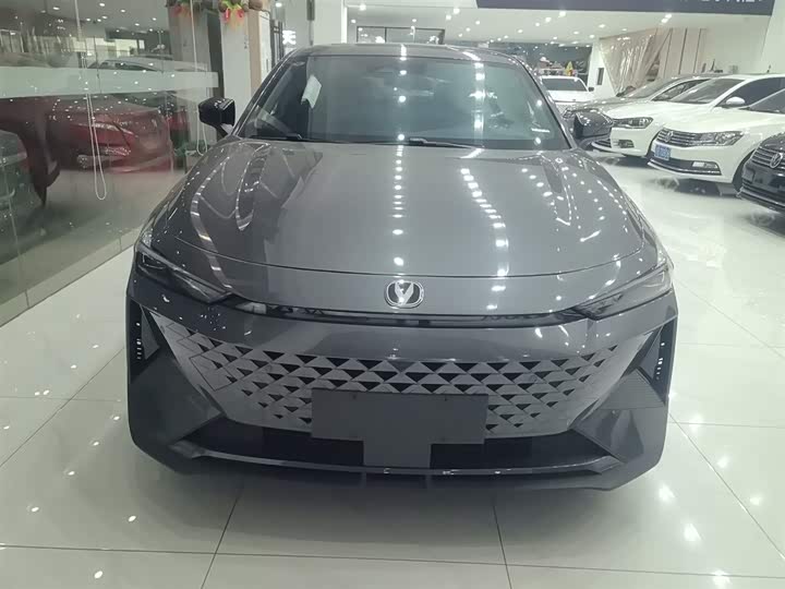 Фото 3 - Changan UNI-V Hybrid