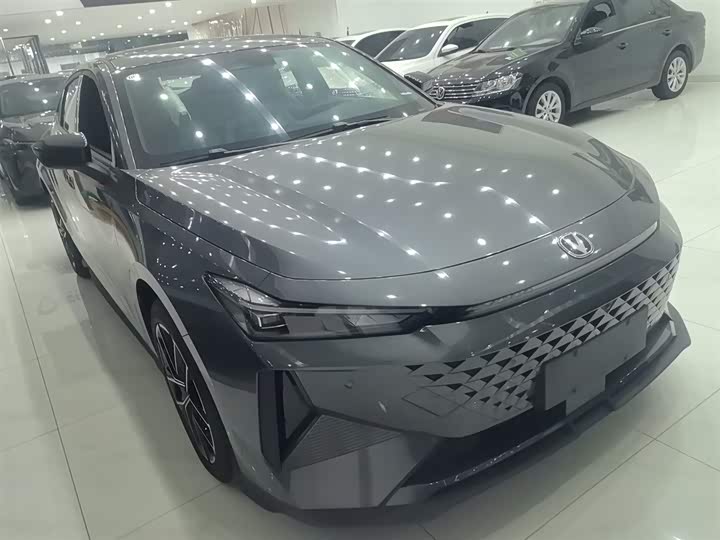 Фото 4 - Changan UNI-V Hybrid