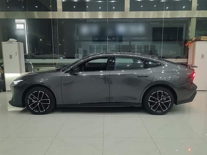 Фото 5 - Changan UNI-V Hybrid