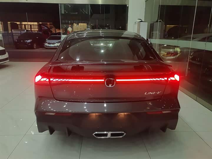 Фото 6 - Changan UNI-V Hybrid