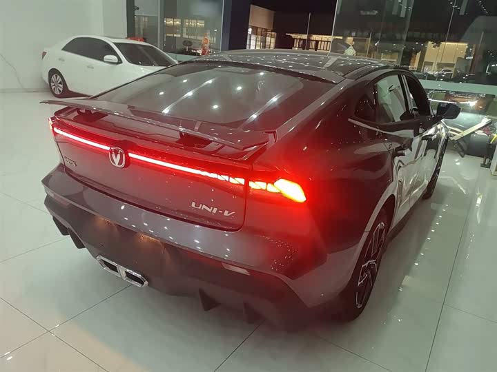 Фото 7 - Changan UNI-V Hybrid