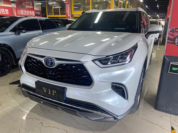 Фото 1 - Toyota Highlander