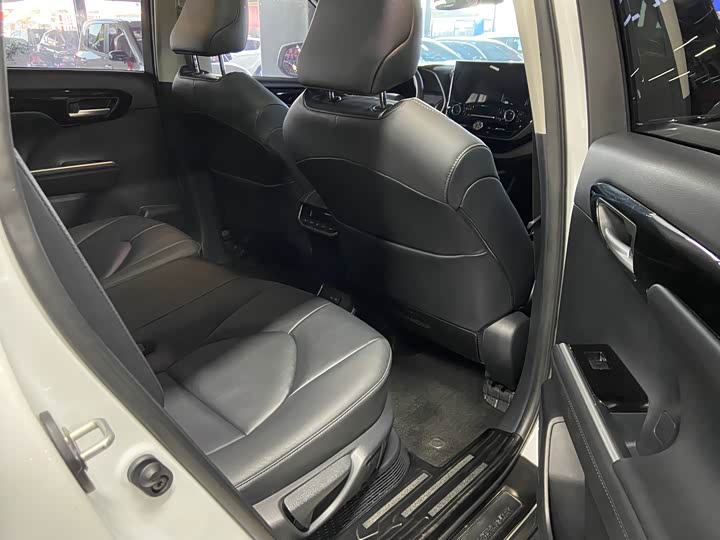 Фото 11 - Toyota Highlander