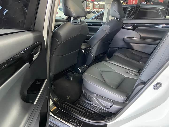 Фото 12 - Toyota Highlander