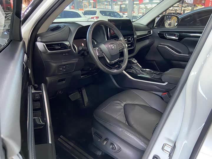 Фото 7 - Toyota Highlander