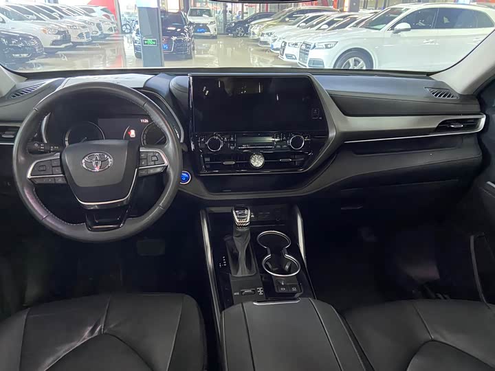 Фото 9 - Toyota Highlander