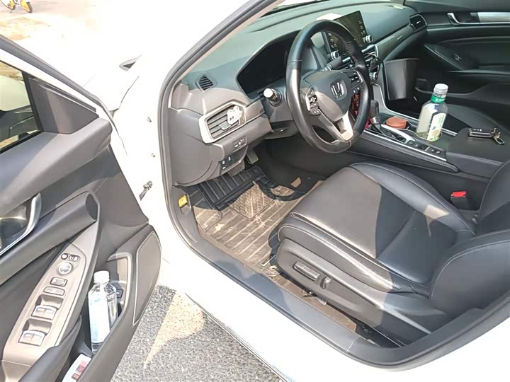 Фото 14 - Honda Accord