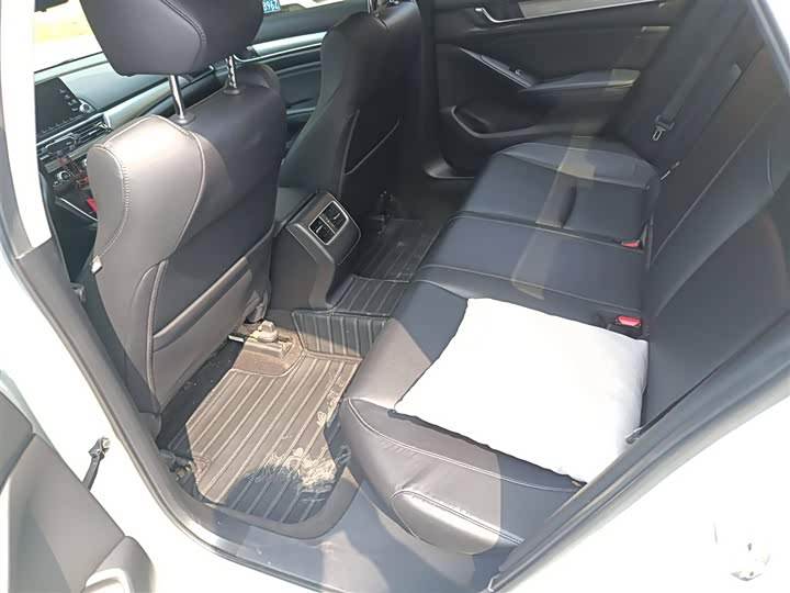 Фото 15 - Honda Accord