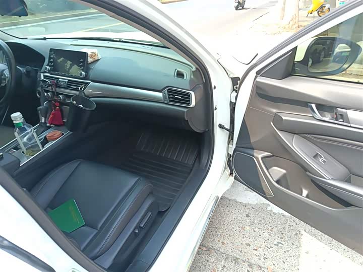 Фото 20 - Honda Accord