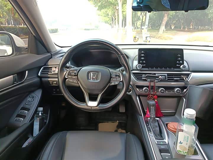 Фото 3 - Honda Accord