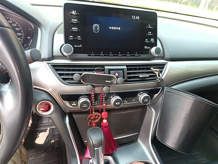 Фото 6 - Honda Accord