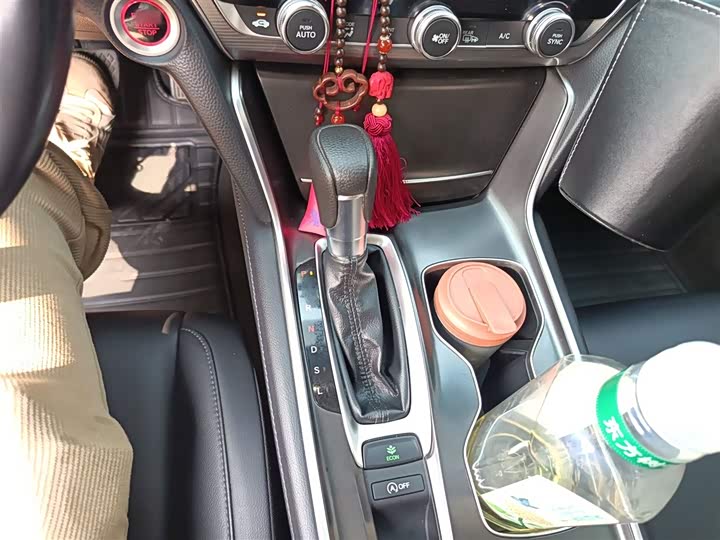 Фото 7 - Honda Accord