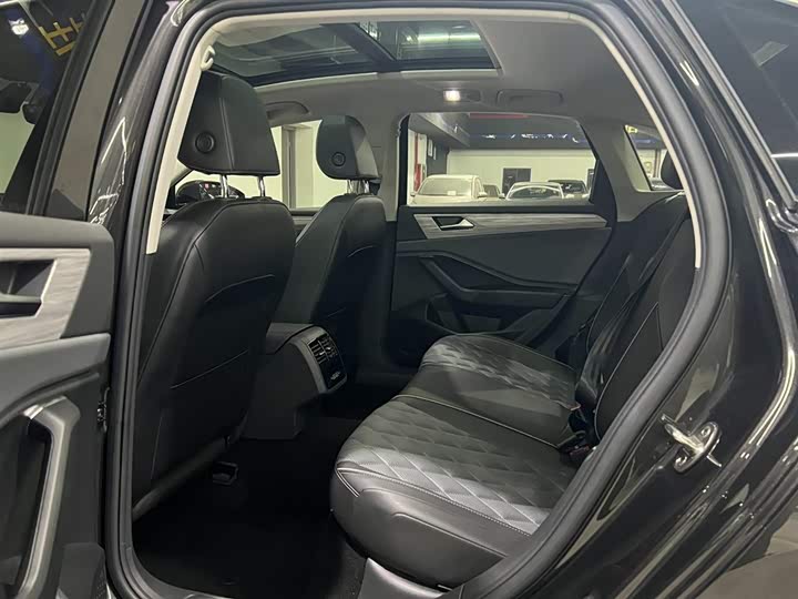 Фото 10 - Volkswagen Sagitar L