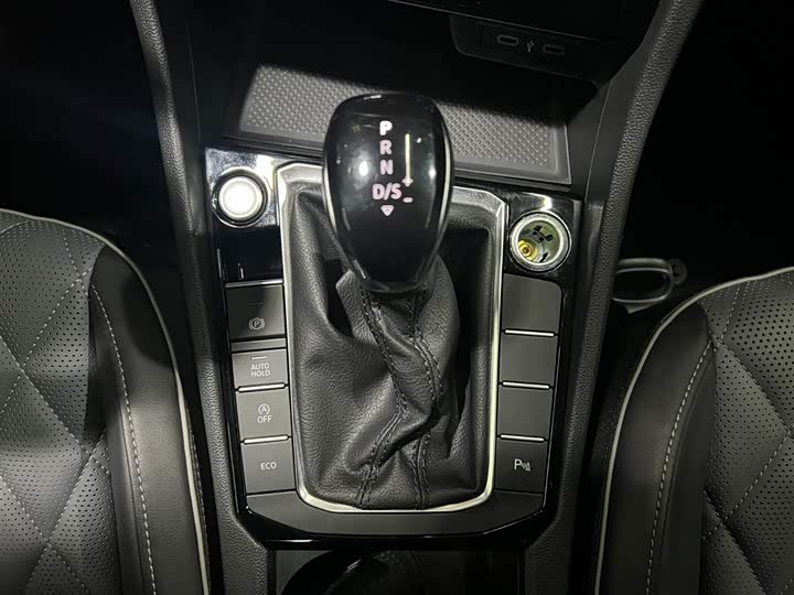 Фото 14 - Volkswagen Sagitar L