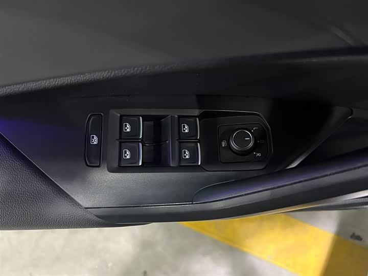 Фото 9 - Volkswagen Sagitar L