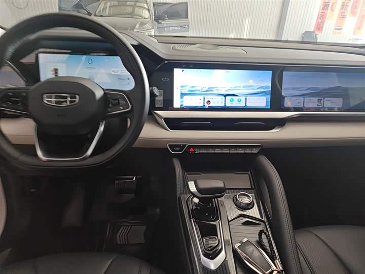 Фото 13 - Geely Monjaro