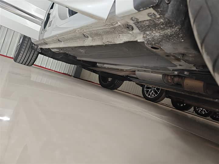 Фото 21 - Geely Monjaro