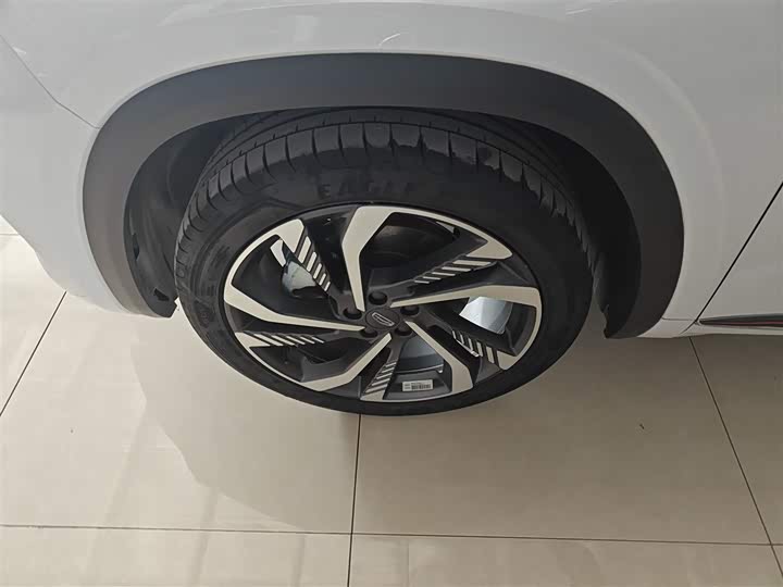 Фото 23 - Geely Monjaro