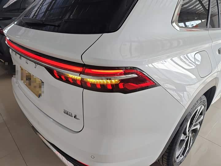 Фото 8 - Geely Monjaro