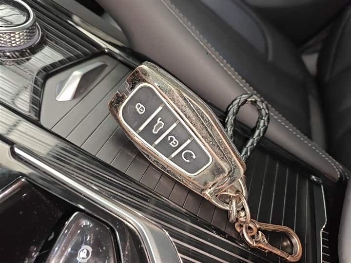 Фото 9 - Geely Monjaro