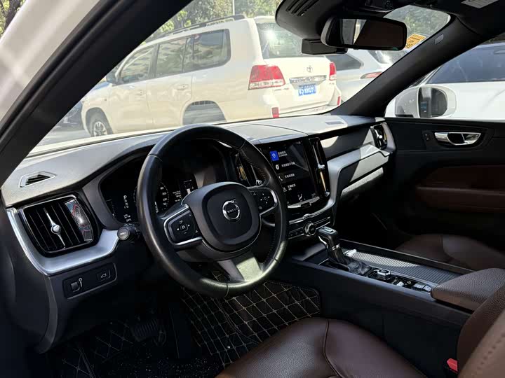 Фото 12 - Volvo XC60