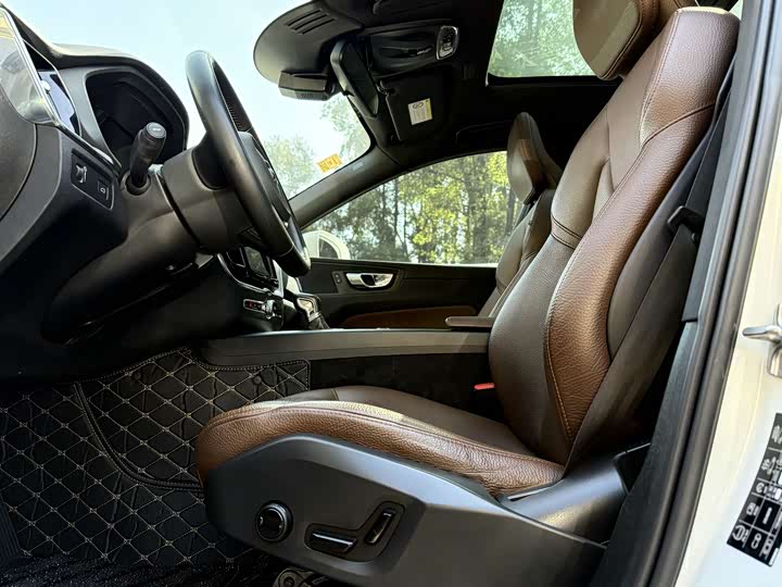 Фото 7 - Volvo XC60