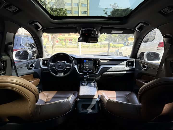 Фото 9 - Volvo XC60