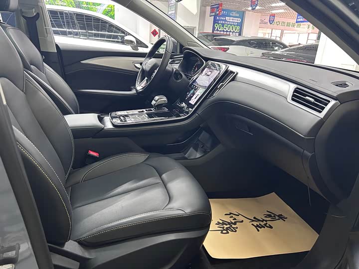 Фото 9 - Roewe i6 Max EV