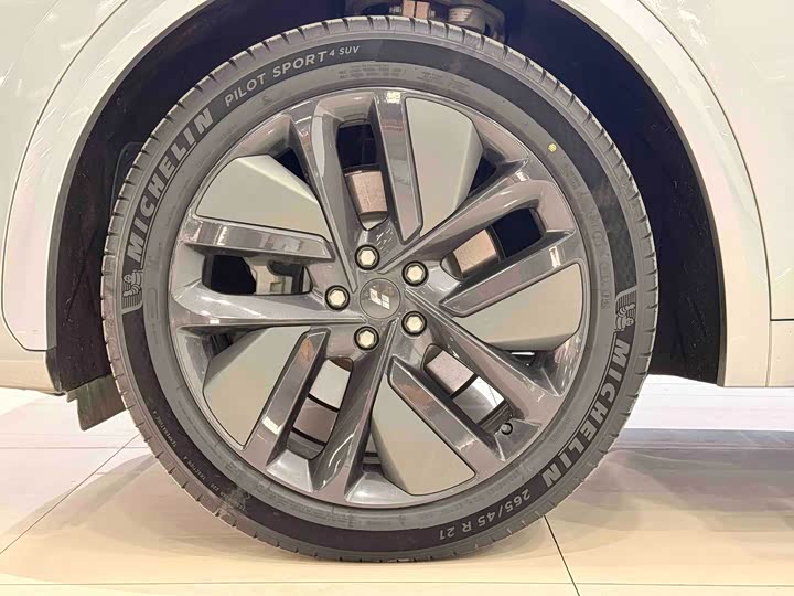 Фото 11 - LiXiang L7