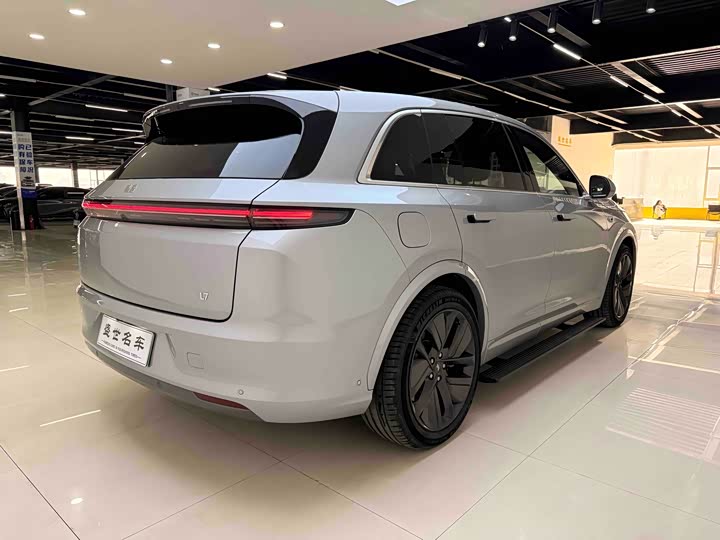 Фото 12 - LiXiang L7