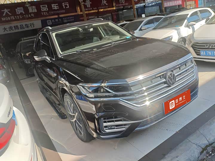 Фото 2 - Volkswagen Touareg