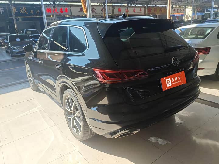 Фото 3 - Volkswagen Touareg