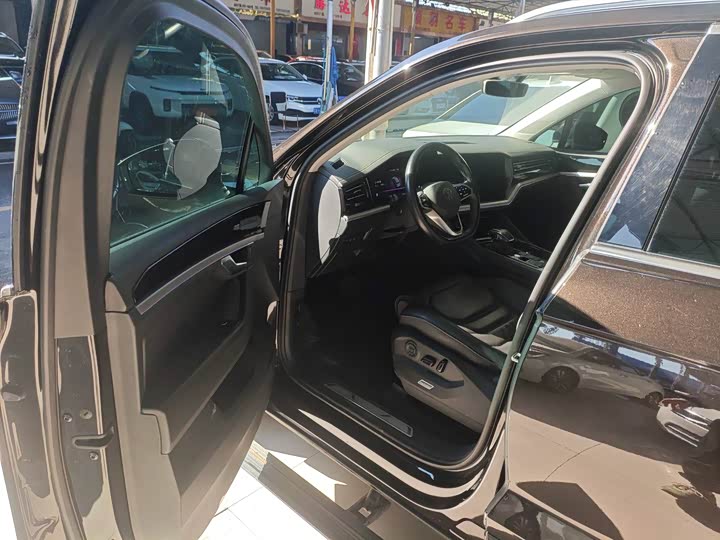 Фото 5 - Volkswagen Touareg