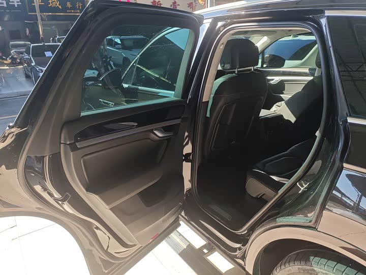 Фото 6 - Volkswagen Touareg